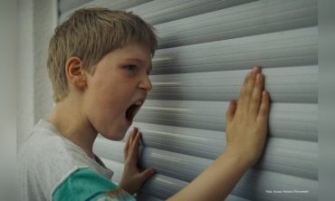 Mit der Faust in die Welt schlagen