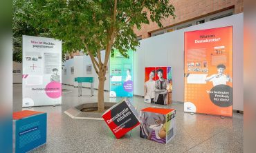 Ausstellung „Demokratie stärken – Rechtsextremismus bekämpfen“