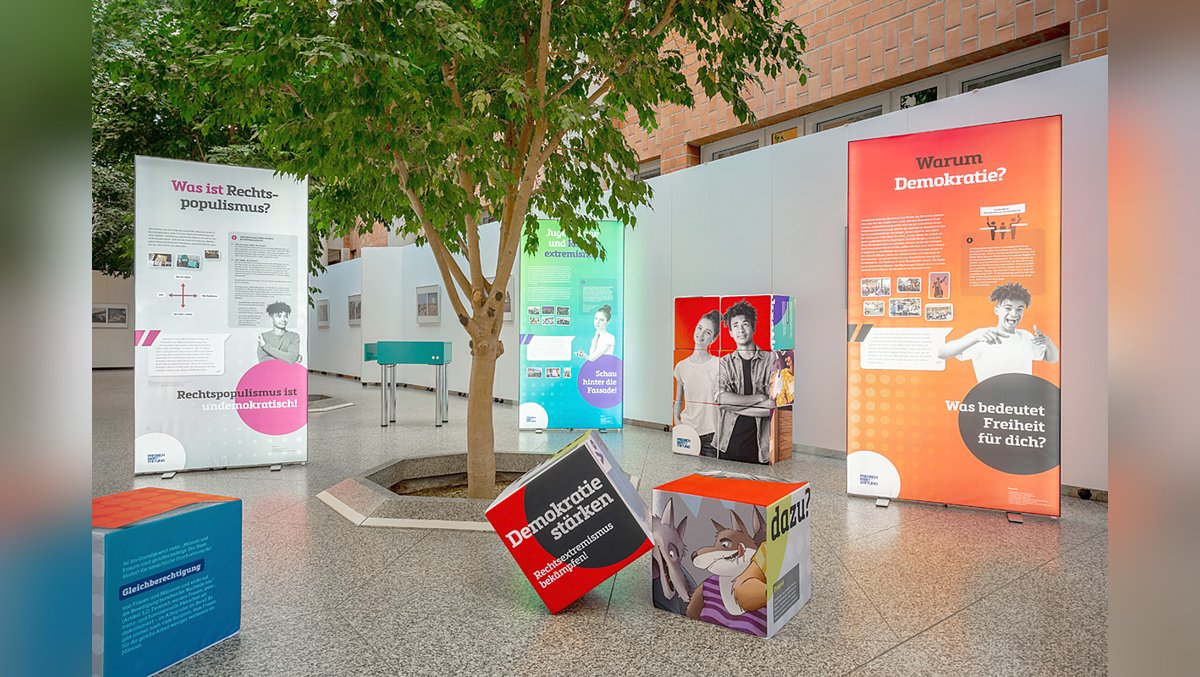 Ausstellung „Demokratie stärken – Rechtsextremismus bekämpfen“