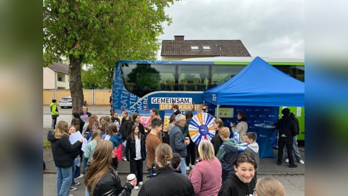 Mit dem Demokratiebus quer durch Sachsen-Anhalt