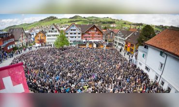 Demokratie im Dauerstress? Krisen. Konflikte, Kipppunkte.