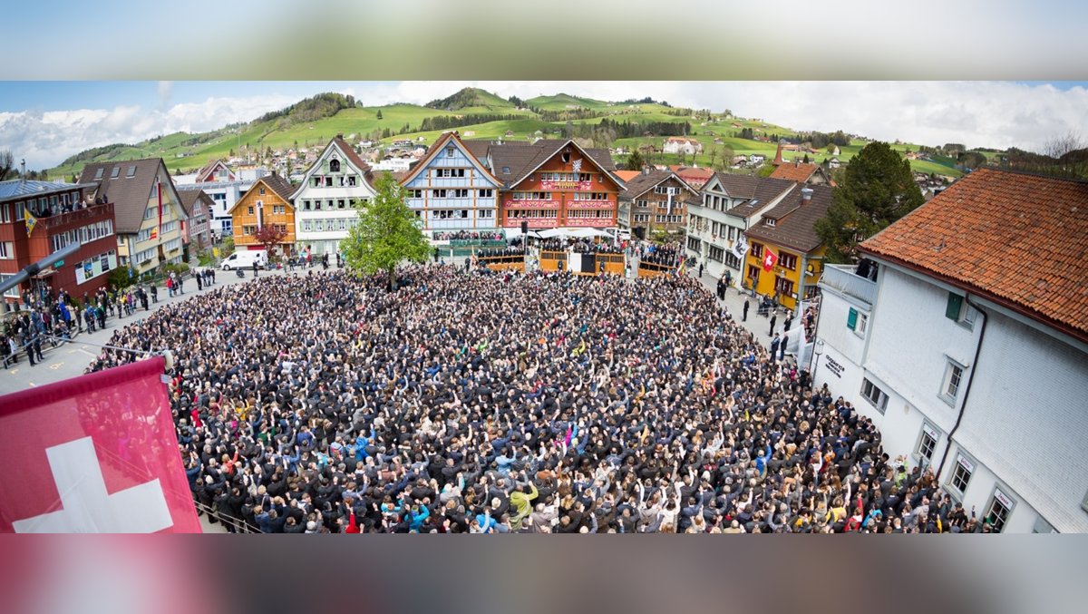 Demokratie im Dauerstress? Krisen. Konflikte, Kipppunkte.