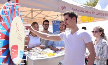 Infostand auf dem Wochenmarkt in Rottenburg