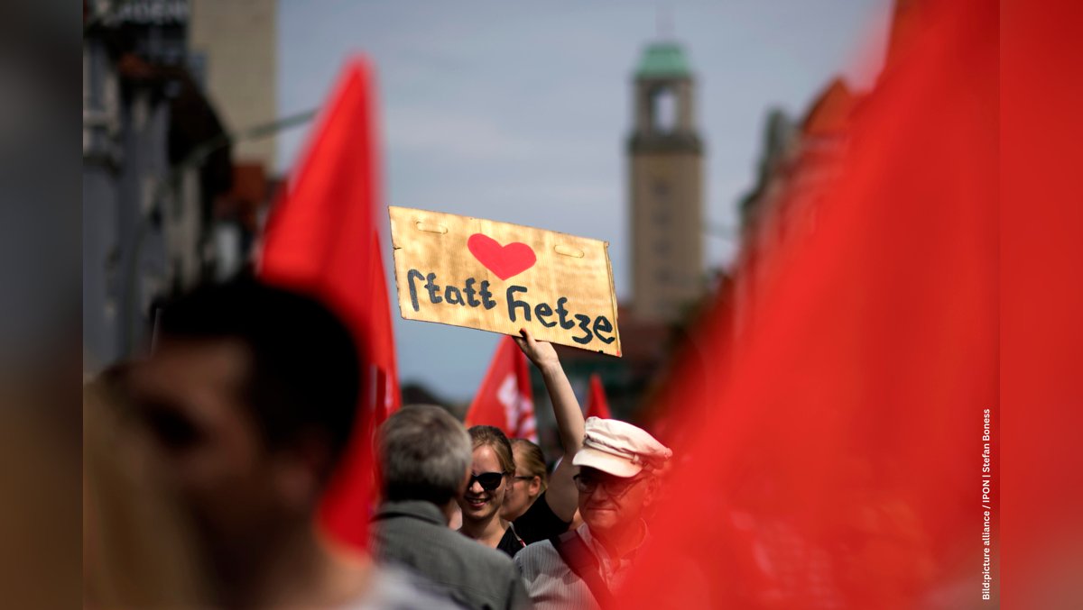 Alte Feindbilder, neue Formen – Wie stark ist unsere Gesellschaft gegen Extremismus?
