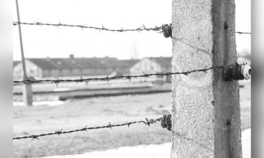 Ausstellungsrundgang und Künstlerinnengespräch „Der Blick dahinter“ – Holocaust erinnern, Demokratie stärken