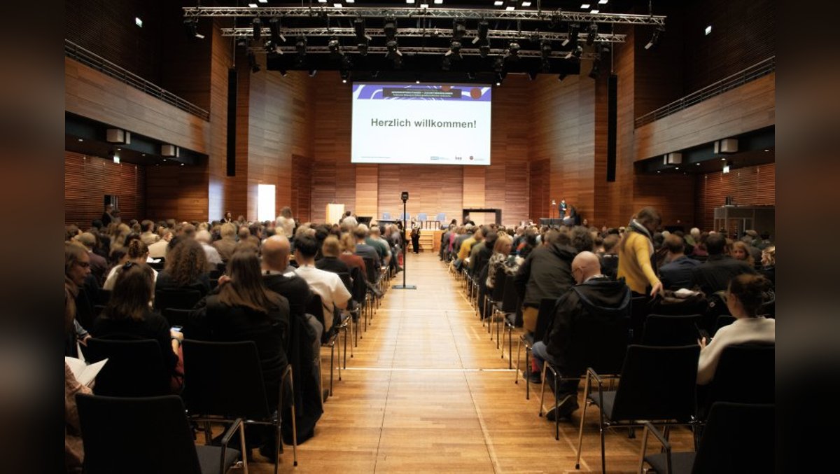 Bundeskongress politische Bildung 2027: Demokratie gestalten – Politische Bildung für eine handlungsfähige Gesellschaft