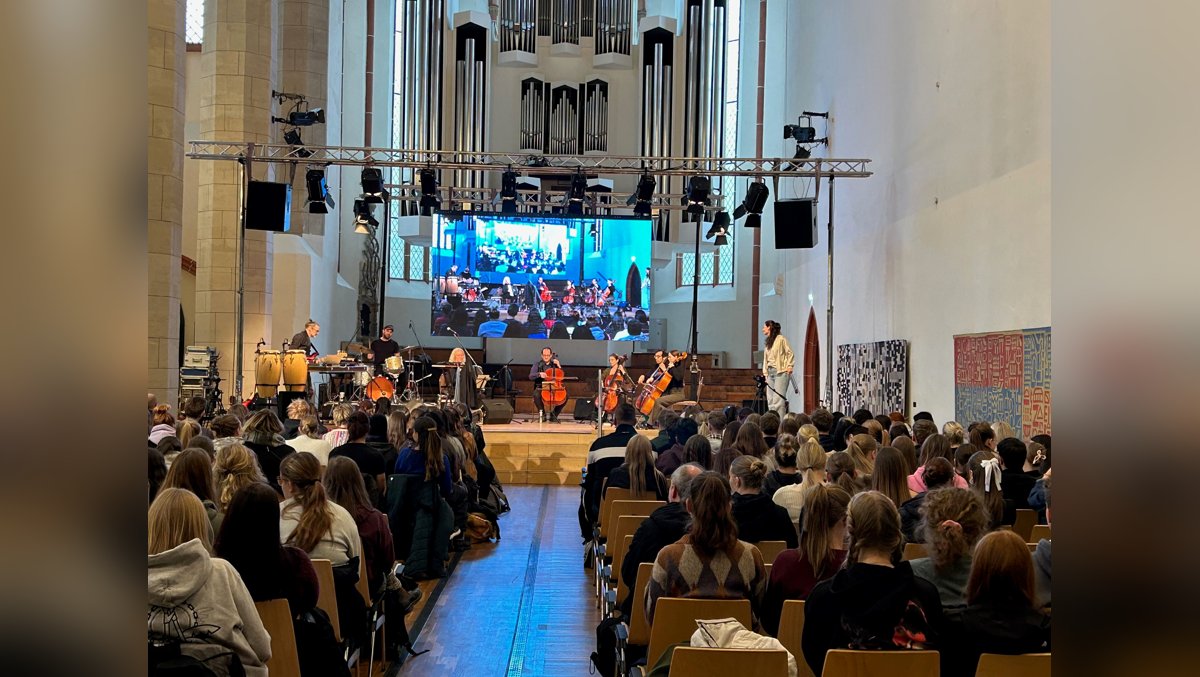 Der Klang der Demokratie – eine multimediale Performance